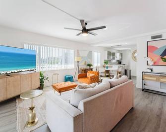 Boca Coastal Waterfront Stay - 2br 2ba - Pool, Gym, Parking, Walk To Beach - Boca Raton - Sala de estar