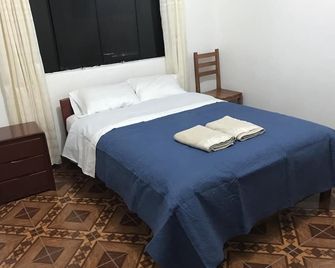 أوسبيداخي لاس فلوريس - تروجيلو - غرفة نوم