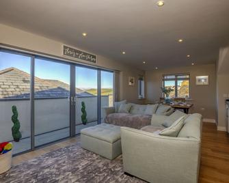 Sandpiper Cottages - Newquay - Living room