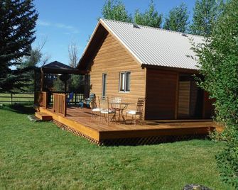10.7 mi to Targhee Ski resort, 360inch snow, This is your Favorite Place 2 stay - Driggs - Patio