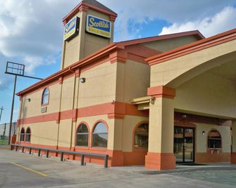 Scottish Inn and Suites Beaumont - Beaumont - Building