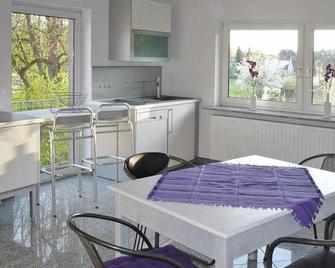 Ferienwohnung beim Steinmetzmeister im Quarzwerk - Gadernheim - Comedor