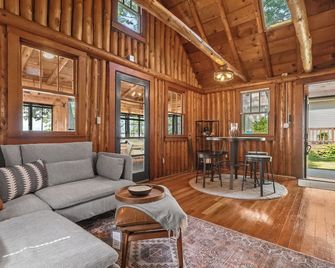 Cozy Log Cabin w Stunning Lake Views! Kayaks, Steps to Beach and dt Lake City! - Lake City - Sala de estar
