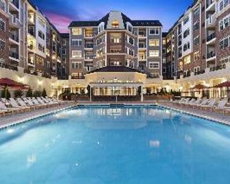 The Vanderbilt Hotel Suites - Westbury