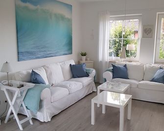 New Ferienhaus Meerzeit Eckernförde New - Еккернфьорде - Вітальня