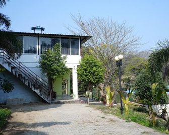 Badrika Farm's - Rewa - Outdoor view