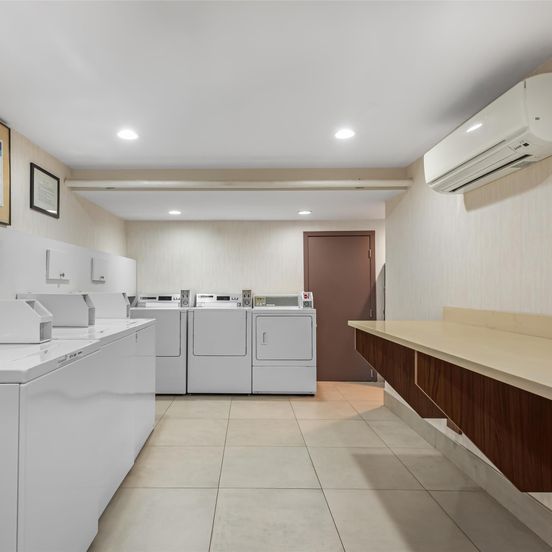 Best Western Plus Suites Downtown image 1