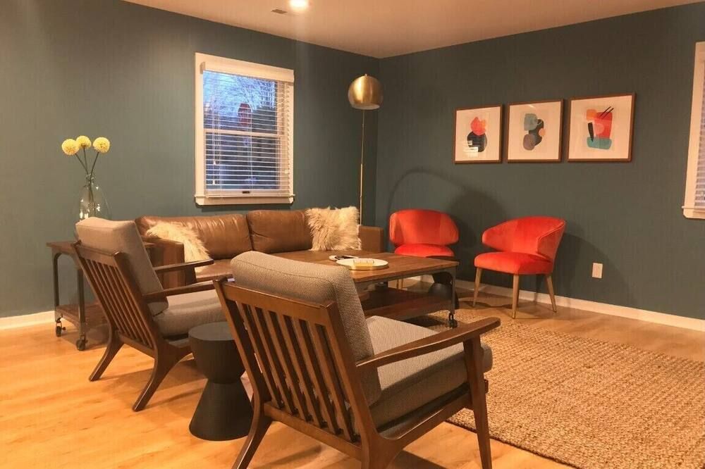 Dilworth - Updated 8 Br, 4 Ba Close To City-Center - Charlotte - Lounge