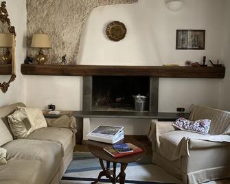 Delightful apartment in the greenery that tells the story of the Sabina - Roccantica - Sala de estar
