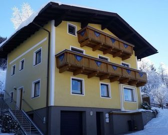 Spacious and cozy holiday home near Zell am See - Bruck an der Großglocknerstraße - Gebäude