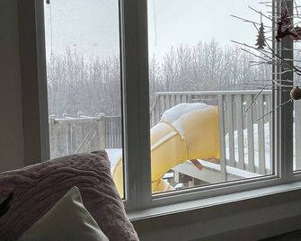 Cozy quiet home located in a lake town - Sylvan Lake - Balkón