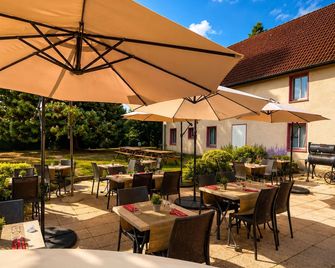 Hôtel Mercure Luxeuil Les Bains Hexagone - Luxeuil-les-Bains - Binnenhof