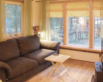 One-Bedroom Holiday Home In Yngsjo - Yngsjö - Huiskamer