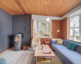 Three-Bedroom Holiday Home In Knebel - Knebel - Sala de estar