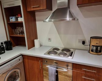 Lovely 2-Bed Apartment in Manchester - Manchester - Kitchen