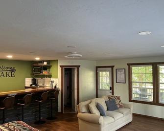 Cozy Waterfront Studio in Longtown - Eufaula - Living room