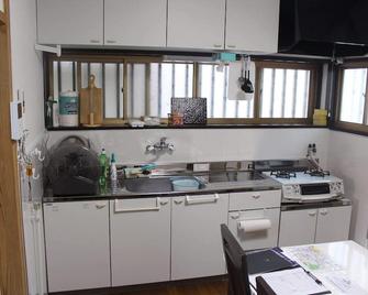 Maximum 8 People, Wi-Fi, Parking Available, Full Amenities, Miyukihouse No. 2 - Kasuga - Kitchen