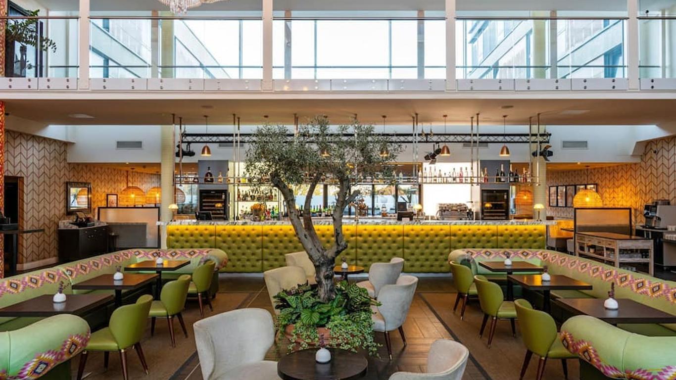 Guildford Harbour Hotel