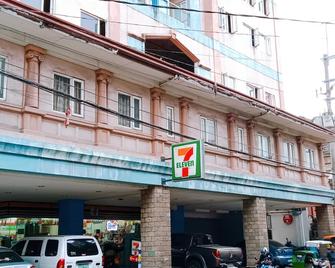 8hostel - Manila - Building