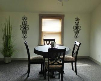 Located at Pine Lakes Golf Club - Hubbard - Dining room