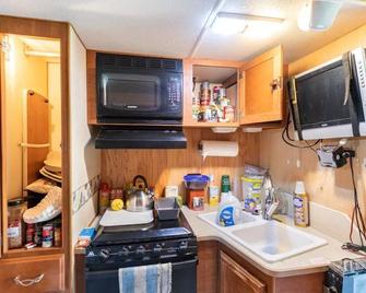 Twisted oaks forest cottage, Squaw Valley california - Squaw Valley (Fresno County) - Kitchen