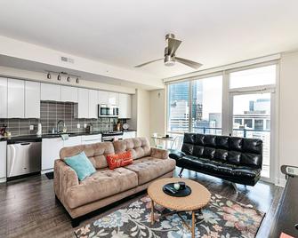 1BR Uptown Charlotte Furnished Apartments apts - שרלוט - סלון