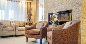Comfort Inn Guelph - Guelph - Living room