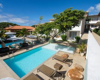 أروما دو مار باي لاتيتود هوتليس - بوزيوس - حوض السباحة