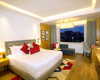 Ramada by Wyndham Katra Station Road - קטרה - חדר שינה