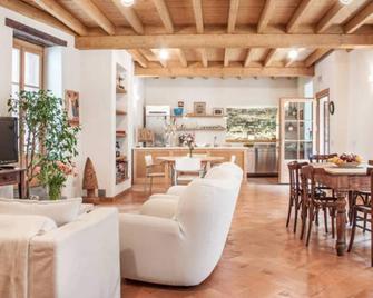 Alla Torre Del Barbarossa B&b Foresteria - Mandello del Lario