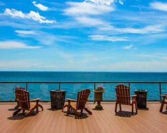 Chateau Leveaux Unit 3 - Tofte - Balcony