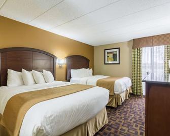 Quality Inn & Suites - Arden Hills - Bedroom