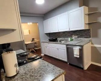 home away from home! - Shaker Heights - Kitchen