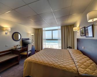 Ajman Beach Hotel - Ajman - Bedroom