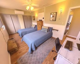 Cozy cottage on peaceful lake - Orland - Bedroom