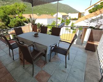 Apartments by the sea Trpanj, Peljesac - 15995 - Trpanj - Balcony