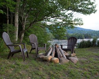Perfect & Safe Family Adventure! Lake & Mountains! Weddings! Business Retreats! - Rumney - Patio