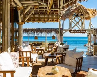 Nostos Beach Boutique Hotel - Bali - Restaurant