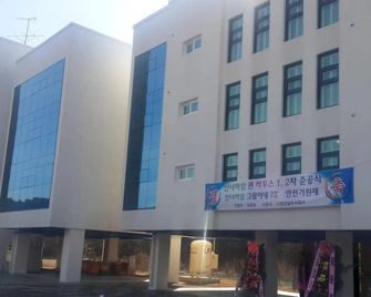 Inner Heim Queen House Resort - Incheon - Building