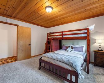 Whiskey Springs by Avantstay Classic Cabin Near Tahoe Donner Ski Area! - Truckee