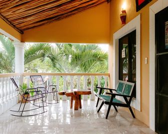 Hotel Tunich Naj & Hostal - Valladolid - Balcón