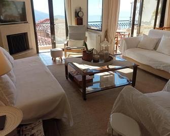 Breathe in Delphi - Apartment - Delphi - Living room