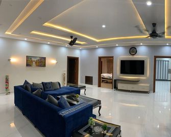 Razi Lounge: 3br Upper Portion 1000sqy,wapda Town - Lahore - Living room