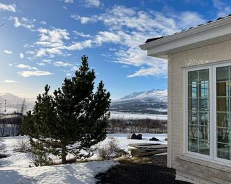 Villa Mafini - Spacious Canadian - Amazing panorama over Akureyri - Akureyri - Vista del exterior