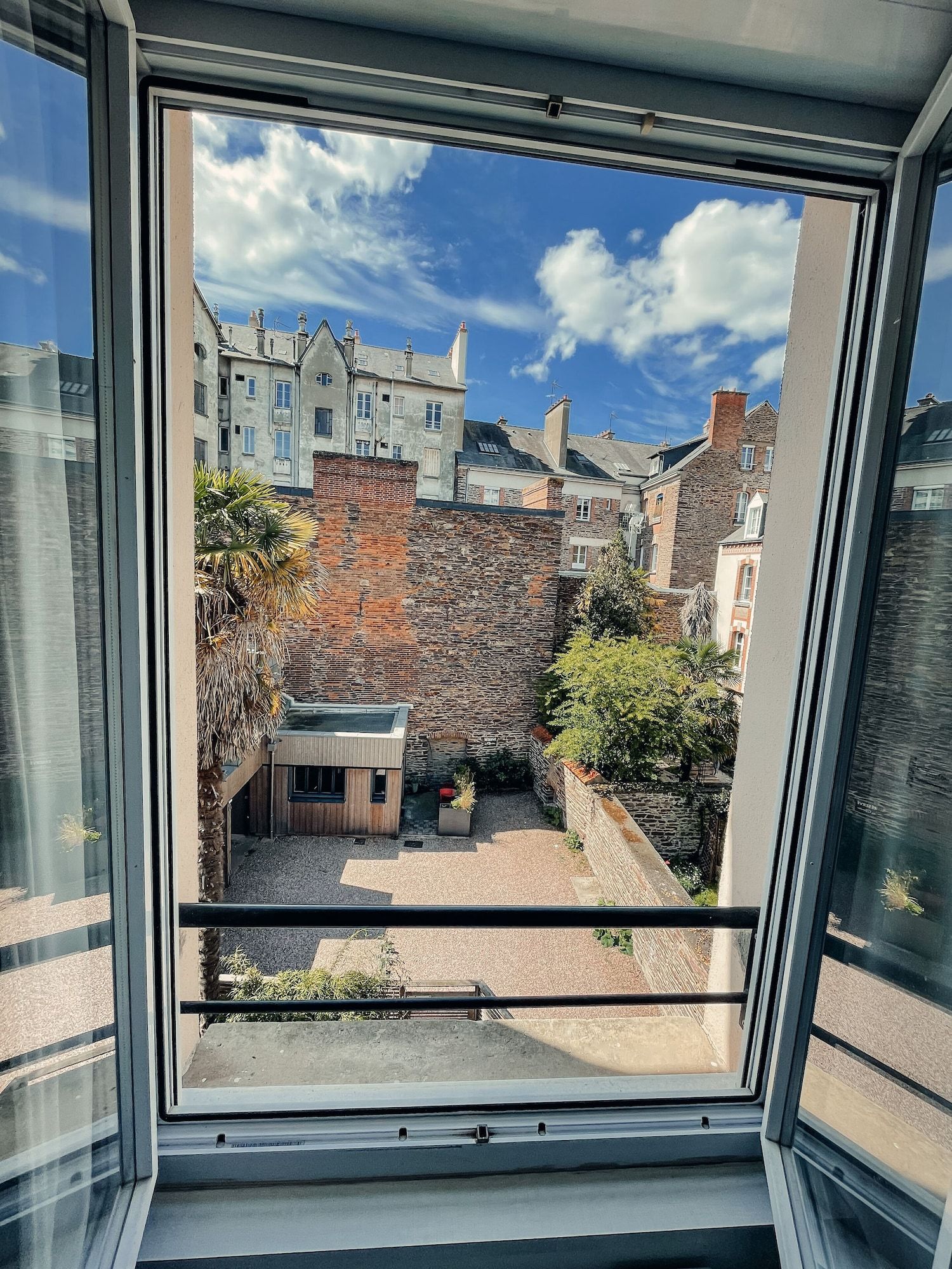 Garden Hotel Rennes Centre Gare - רן - מרפסת