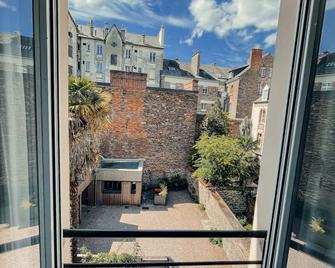 Garden Hotel Rennes Centre Gare - Rennes - Balcone
