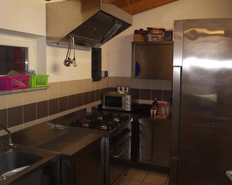 Ostello Casa Rossa - Laveno-Mombello - Keuken