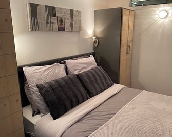 Maison Des Vignes- Troquaïrou Et Becca Motta - Brides-les-Bains - Bedroom