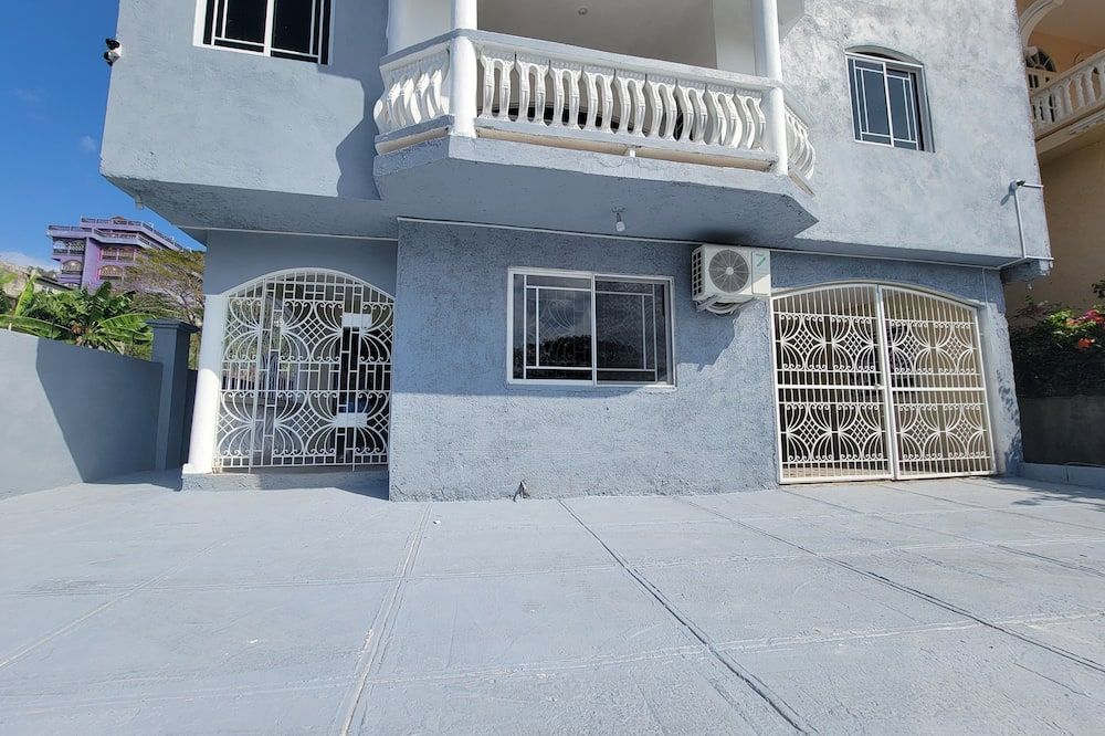 Charming resort in enchanting Montego Bay with AC, WiFi - מונטגו ביי - בניין