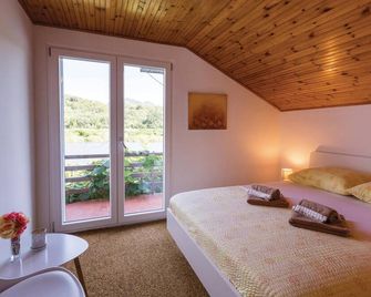 Amazing home in Opuzen with WiFi - Opuzen - Habitación